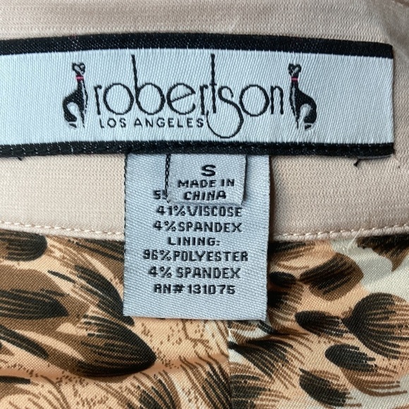 Robertson Los Angeles Trench Coat - Picture 14 of 16